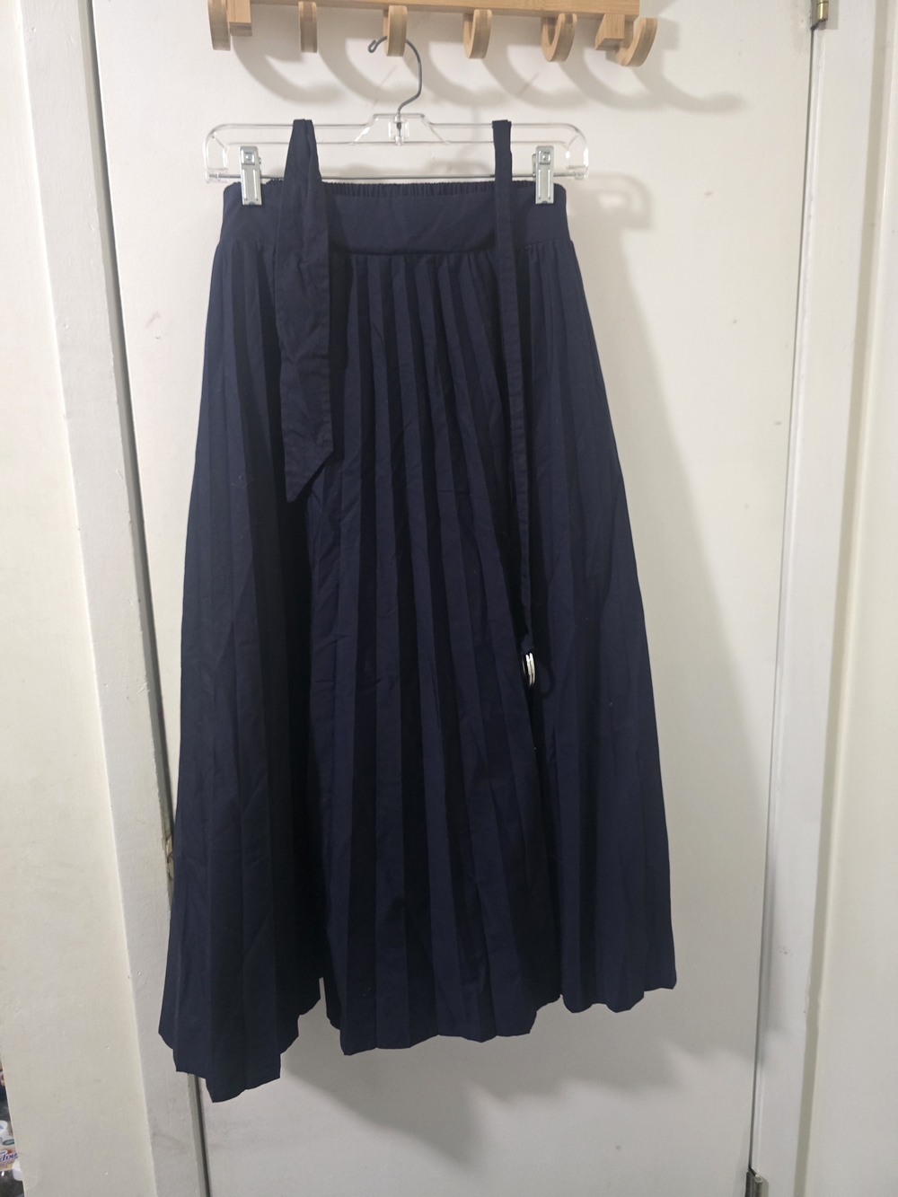 Free Assembly Flowy Navy Pleated Midi Skirt with Side-Tie Detail, Size XL